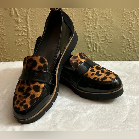 Leopard/patent loafer, Sophia Taylor - Picture 2 of 11